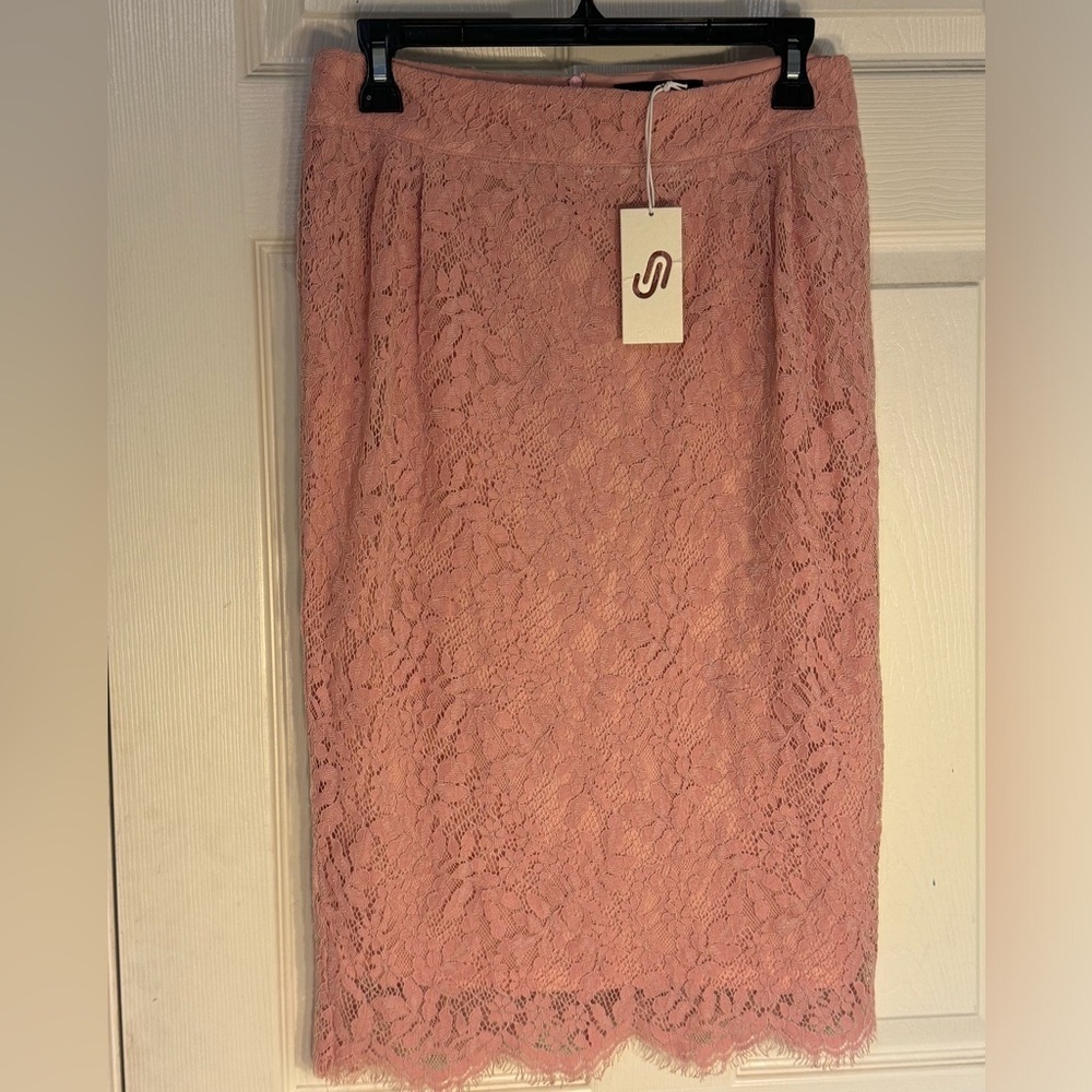 Elegant Pink Lace Pencil Skirt